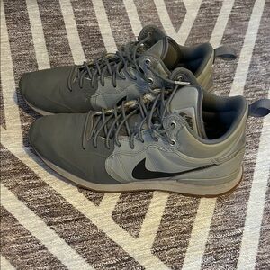 Nike Men's Black and Gray Sneakers